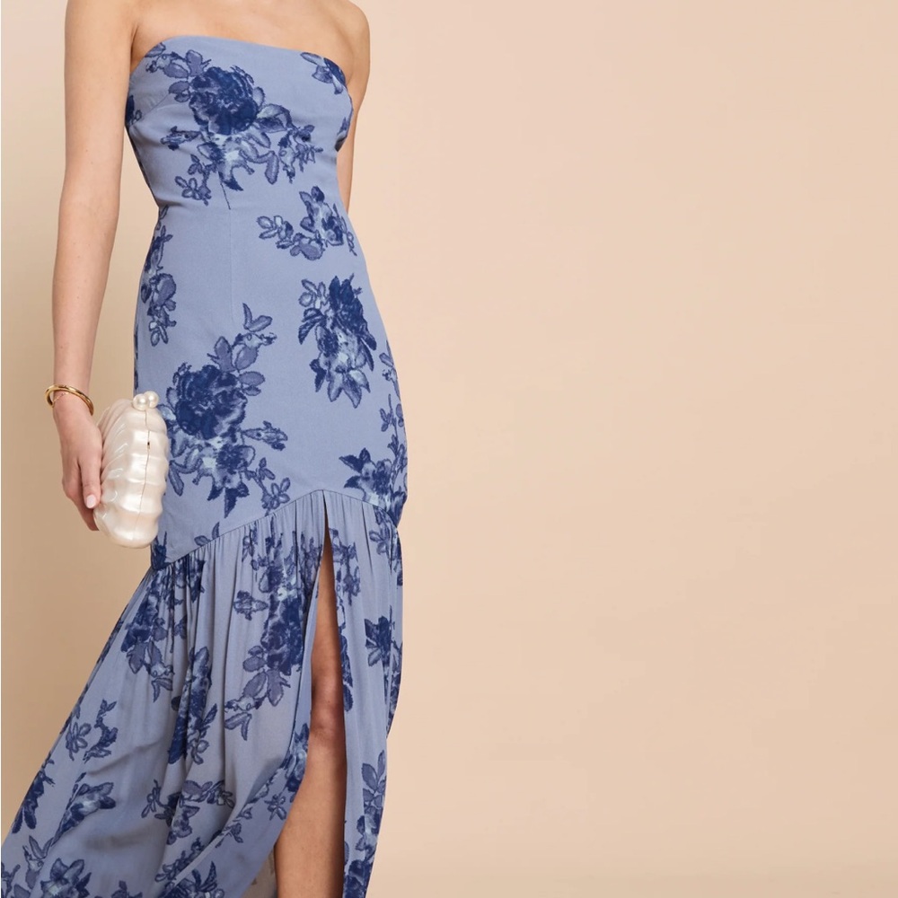 Chic Strapless Floral Dress in Blue
